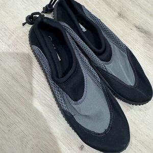 Odyssey Black and Gray Athletic Water Shoes with Slip-On Design size 9